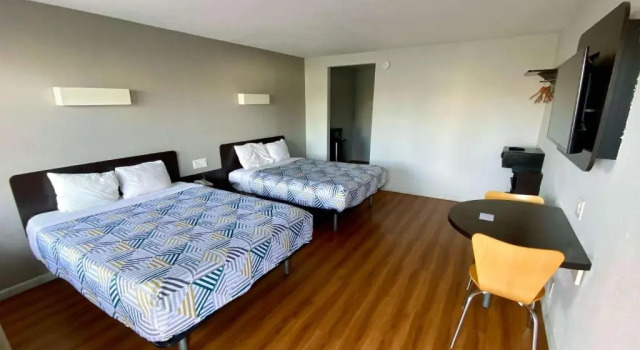 Четырёхместный номер Standard Motel 6-Delano, CA