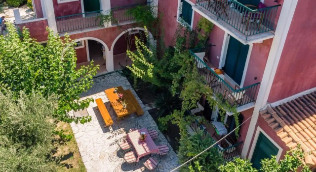 Апартаменты Liofyto Apartments