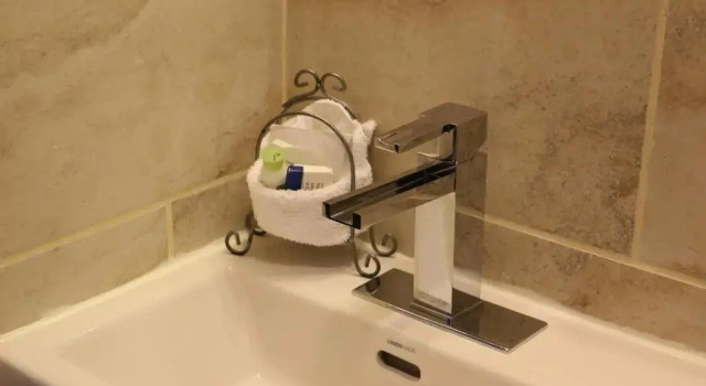 Трёхместный номер Standard Hotel Auberge Manoir Ville Marie