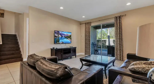 491-8-ld-private Pool With Game and Movie