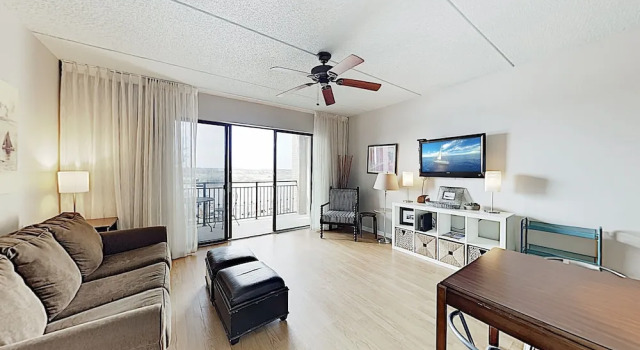 Historic District W/ River Views & Balcony 1 Bedroom Condo