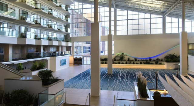 Четырёхместный номер Standard с балконом Newport Marriott Hotel & Spa