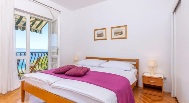 Beautiful Home in Dugi Rat With Wifi and 6 Bedrooms, Rezerwuj Hotel Hotele w Split-Dalmatia County z parkingiem, Parking
