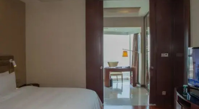 Люкс с 2 комнатами с видом на море Grand Hotel Qinhuang