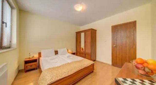*By the Fireplace* Cosy 1BD Flat with a nice view, Забронировать Апартаменты/квартира Отели провинции Смоляна с парковкой, Парковка