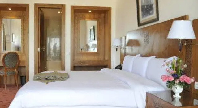 Кровать в общем номере с видом на море Grand Mogador Sea View & Spa