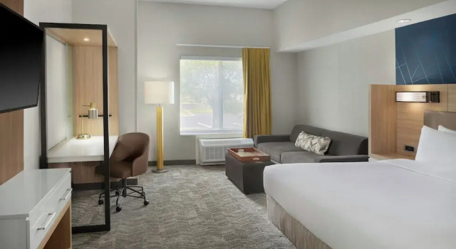 Люкс SpringHill Suites by Marriott Lansing West