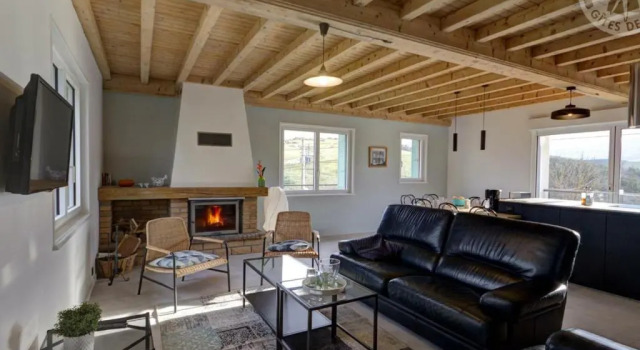 Gîte spacieux, 4 chambres, cheminée, jardin clos, proche Saint-Just-Saint-Rambert - FR-1-496-195, 预订 酒店 圣瑞斯圣朗贝尔 罗纳-阿尔卑斯大区