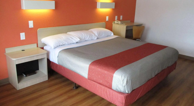 Двухместный номер Standard Travelodge by Wyndham Lansing