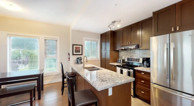 Люкс Harrison Lake View Suites