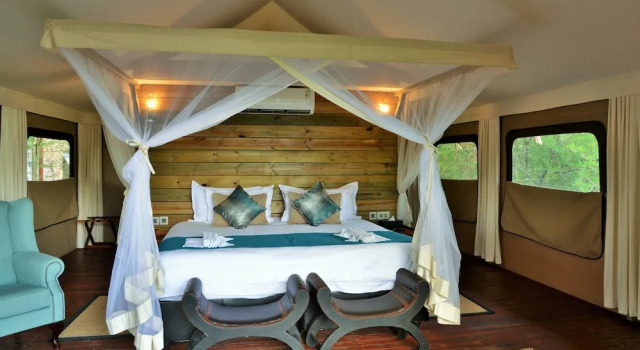Standaard kamer met balkon en  uitzicht op de rivier Jackalberry Chobe