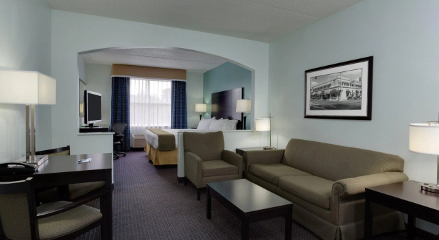 Двухместный люкс Holiday Inn Express & Suites Plant City by IHG
