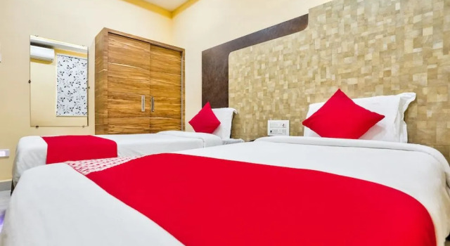 Sr Grand by OYO Rooms