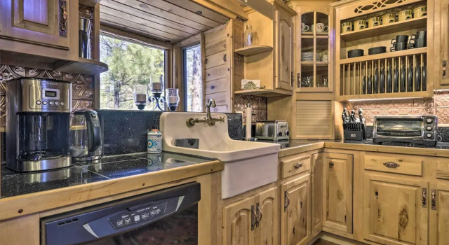 Коттедж Lakeside Cabin on 2 Acres w/ Fire Pit + Hot Tub!