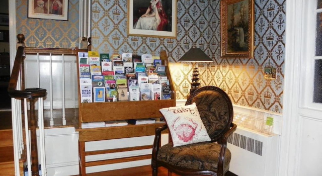 Homeport Inn and Tavern, Buchen Sie Pension Hotels in New England mit Parkplatz, Parkplätze