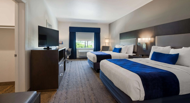 Четырёхместный номер Standard Best Western Plus Roland Inn & Suites