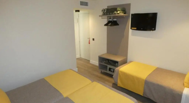 Трёхместный номер Hotel Zeus