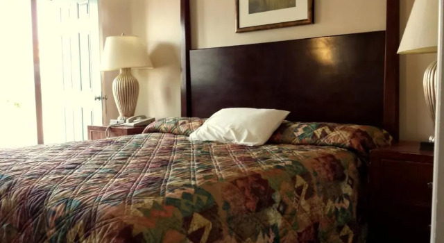 Standard Zimmer Executive Inn & Suites