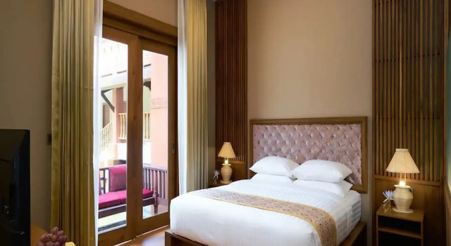 Полулюкс с балконом Royal Palace Hotel