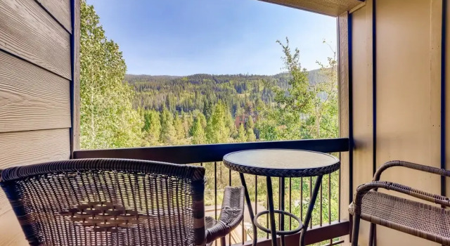 Platinum Frost Fire, Hot Tub Access, Sleeps 4, Keystone Family Fun Basecamp 1 Bedroom Condo by RedAwning, Забронировать Отель Отели и гостиницы Кистон, рядом с Гондола Ривер Райд, Отель