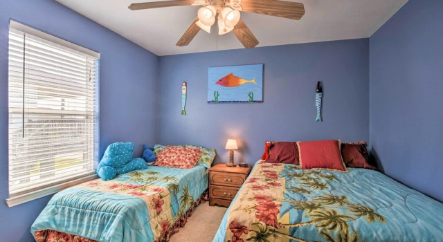 Коттедж Unwind Poolside, Walk to Beach! Galveston Retreat