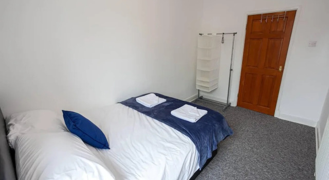 4 Bed House, Sleeps 9, Free Parking, Забронировать Отель Сток-он-Трент Стаффордшир