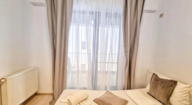 Deluxe Dvoulůžkový s manželskou postelí pokoj s balkonem a a výhledem na město Mandala Studiouri Apartamente