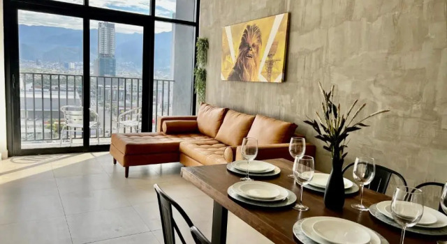 Industrial stylish 3-br. apartment & city views in front of Parque Fundidora & Arena Mty