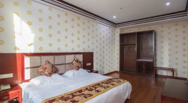 Семейный люкс Deluxe Dongxing Zijin Hotel