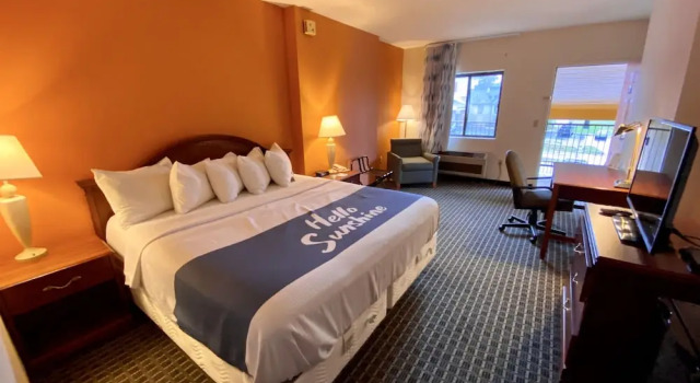 Двухместный номер Standard с балконом Days Inn by Wyndham Morehead