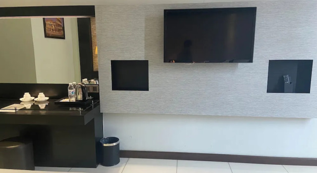 OYO 90975 Atta Hotel