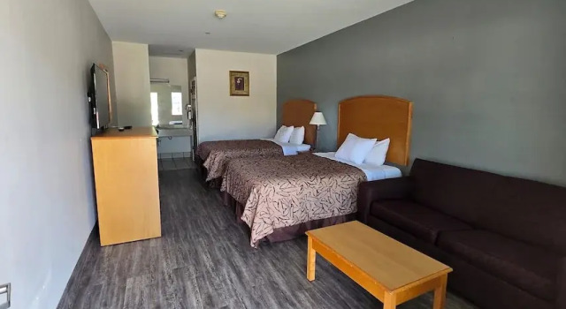 Четырёхместный номер Standard Whitesboro Inn & Suites