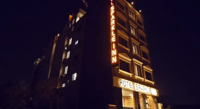 Hotel Sparkle Inn Just 400 Meters from Udaipur Railway Station, Забронировать Отель Отели штата Раджастхана с бассейном, Бассейн