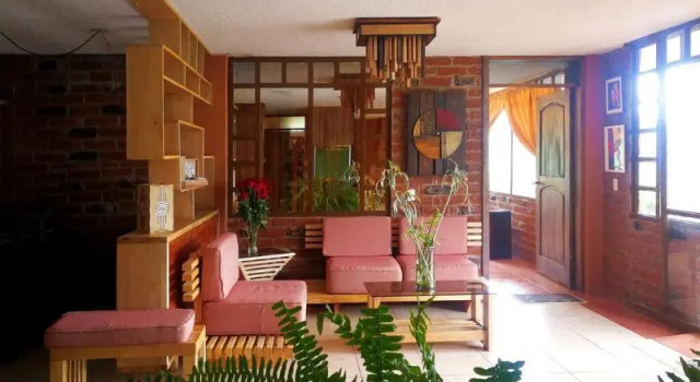 Mystic Travel Lodge, Varaa Hotelli Baños Tungurahua