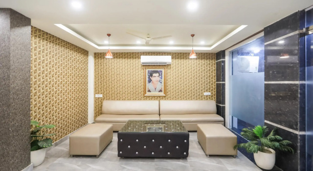 OYO 72100 Hotel Krishna, Забронировать Отель Фаридабад штат Харьяна