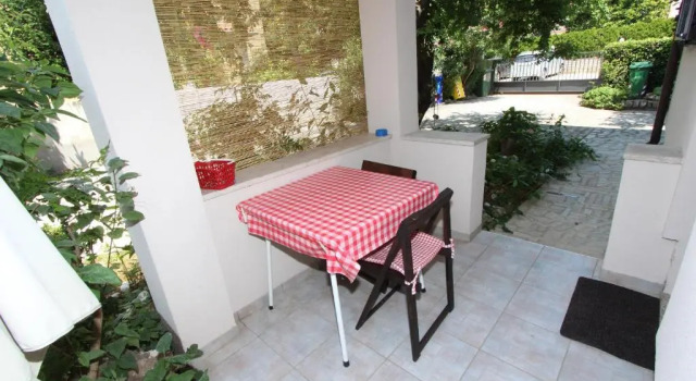 Студия Apartments Lara
