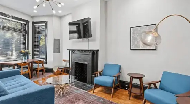 Luxury, Historic 4Bd Rowhouse in the Heart of DC!, Забронировать Отель Отели Вашингтона с парковкой, рядом с Embassy of Tunisia, Парковка
