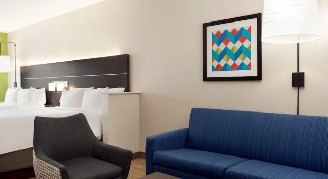 Четырёхместный люкс c 1 комнатой Holiday Inn Express & Suites Shawnee by IHG