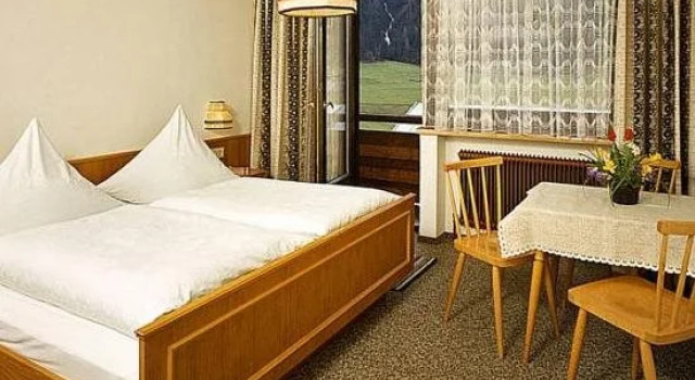 Hotel Alpenblick, Rezerwuj Hotel Hotele w Tyrol z parkingiem, Parking