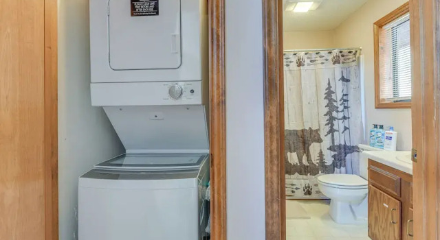 Коттедж Maggie Valley Mountain Escape w/ Fireplace & Deck!