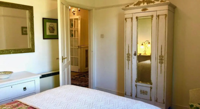 Апартаменты Dressmakers Salon - Unique 3 Bedroom in Gothic Villa