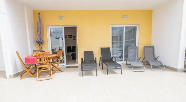 Апартаменты 2 Bedroom & 2 Bathroom, pool, playground, air con, parking, wifi, netflix