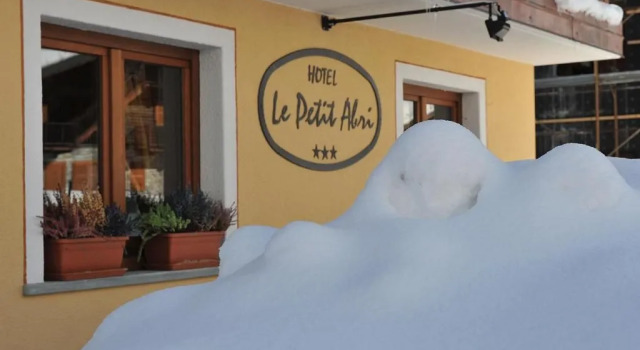 Hotel Le Petit Abri, Забронировать Отель Аяс Шамполюк