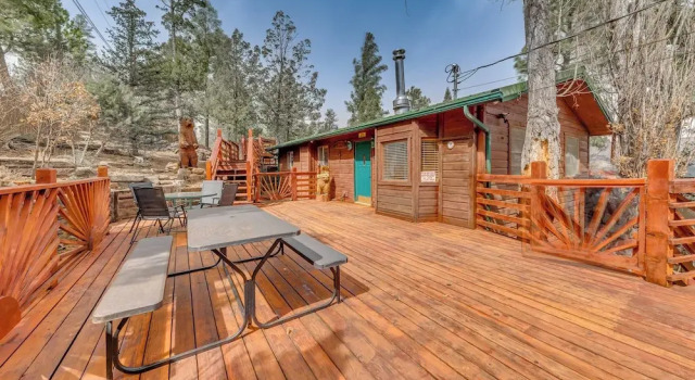 Коттедж Ruidoso Cabin w/ Deck ~ 1 Mi to Midtown!