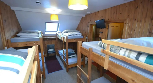 Кровать в общем номере Blackwater Hostel