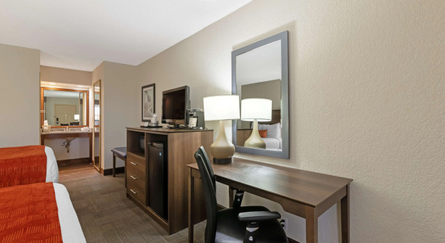 Четырёхместный номер Standard Best Western Colonial Inn