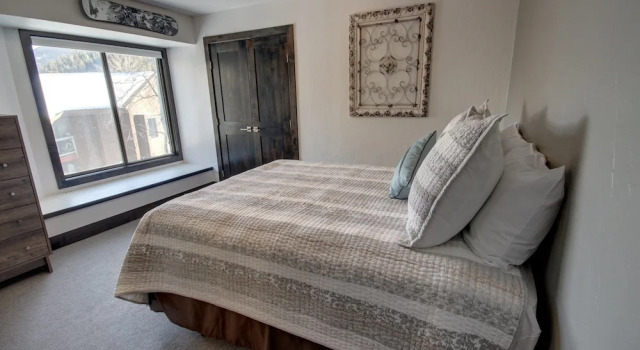 Wild Irishman 1064b by Summitcove Vacation Lodging, Забронировать Апартаменты/квартира Отели Roosevelt National Forest с парковкой, Парковка