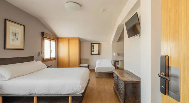 Семейный люкс Hostal Izar-Ondo