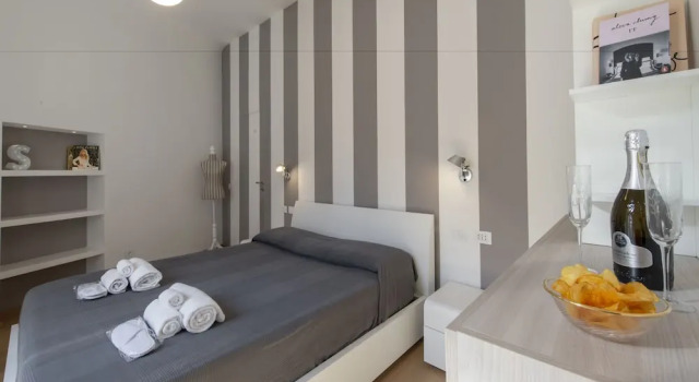 Wagner Apartment - Corso Vercelli, Book Apartment Lorenteggio Milan