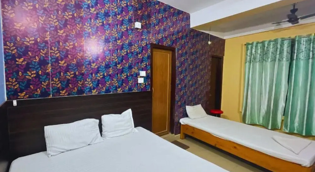 Номер Deluxe H K Residency Near Kalakshetra